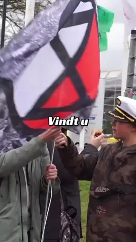 Heb jij last van vliegschaamte? 🐝#capcut #fake 