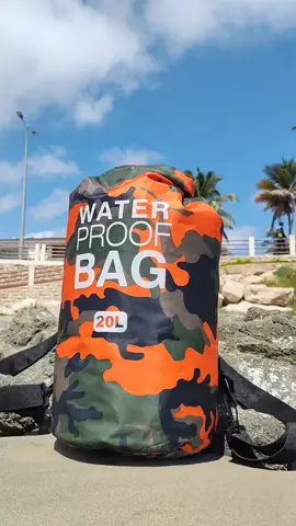 Lleva contigo lo necesario con nuestras mochilas dry bag impermeables de 20L.  Con su capacidad y resistencia al agua🌧️, estarás listo para cualquier clima o actividades acuáticas. 🏕️Ideales para: surf, kayak, excursiones a ríos, lagunas o playas. También son ideales en ciudades con alta probabilidad de lluvia ⛈️. ♦️ Disponibles en 5 colores llamativos con patrón de camuflaje. ¡No dejes que el agua y la lluvia arruine tu día! 🏕Los mejores artículos de aventuras en Hidd Land Outdoor Store 🗻 Asesor WhatsApp 0983835022 🚚 Envío a todo el ecuador. #outdoor #camping #senderismo #aventura #trailrunning  #trekking