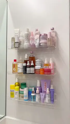 installing my new skincare shelves 🤌🏻✨ #skincareshelves #skincareroutine #glossier #sundayriley #freshbeauty #topicalsinsider 