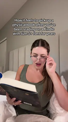 Kindle girlies you feel my pain right? Or have I just been using grandma size font in order to avoid wearing my glasses all these years? Maybe🤣🫣   #bookishhumor #booktokhumor #kindlereadersoftiktok #kindlevsbook #kindleunlimited #kindlefonts #bookwormproblems #BookTok #kindlegirlie #bookishthings #bookgirlies #girlswhoread 