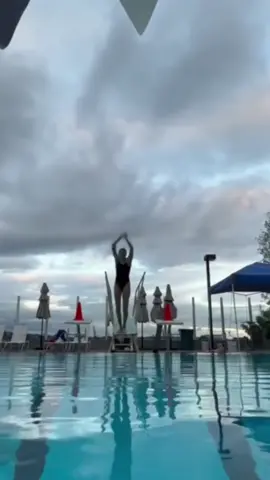 Was not expecting that #funny #funnymeme #diving #swimming #transition #funnytransition #divefail #meme #comedy #humour #fyp