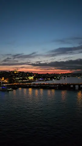 Zaman; gün olur GEÇMEZ, gün olur YETMEZ...🥀  __________________________ 