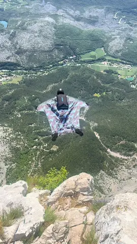 A swish and a swoosh #basejump #wingsuit #italy 