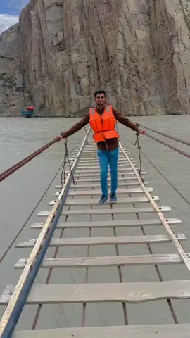 #hussianibridge #hunza #Crossing the world's most dangerous foot bridge in Pakistan #پاکستان___زندہ___باد 
