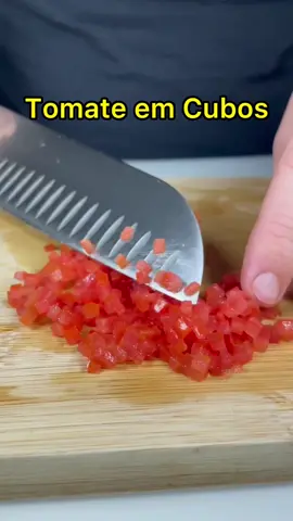 Vem aprender a cortar tomate em cubos perfeitos! #knife #knifeskills #tomate #cozinha #receita #food 