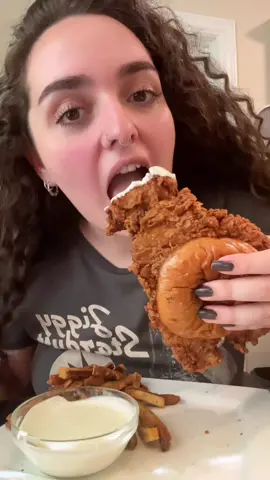 BIGGEST fried chicken sandwich ever! sorry I’m sweaty & gross, I just got out of work 🐛  #friedchicken #chickensammy #chickensammich #friedchickensandwich #friedchickensandwhich #chickensandwich #chickensandwhich #fries #crunchy #crunch #crunchsounds #crunchsound #crunchysounds #crunchyasmr #asmrcrunch #asmrcrunchy #asmrcrunchysounds #asmrcrunchyfood #crunchymukbang #eatwithme #mukbang #mukbangeatingshow #FoodTok #foodtiktok #eatingasmr #foodasmr #Foodie #FoodLover #mukbangasmr #asmreating #eatingshow #eatingshowasmr #eatingsounds #mukbangs #mukbangvideo #letseat #watchmeeat #eatingsounds 