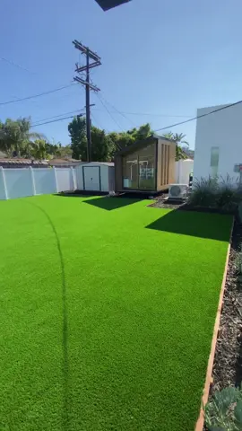 Out with the dead 👉 in with the green 🌱 #artificialturfinstallation #artificialgrass #lowmaintenanceyards #losangeles 