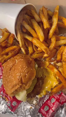 FIVE GUYS MUKBANG!🍔🍟 their burgers always hit! I ordered mine with hot sauce for the first time & I loved it🤤🥰 my nails are by @DOPE NAILS BY K💅🏼 #fiveguys #fiveguysmukbang #burgermukbang #hamburger #mukbang 