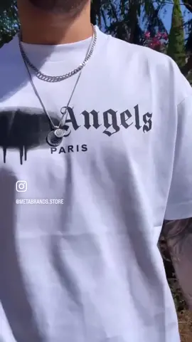 Camiseta blanca de algodón, en la parte delantera el nombre de la marca con un estampado pulverizado en negro. De cuello redondo y corte oversize. 📏 Tallas disponibles: S M L XL XXL 🧔🏻‍♂️ Modelo: 1.80m - Talla XL - White cotton T-shirt, on the front part the name of the brand with a print sprayed in black. Round neck and oversize cut. 📏 Available sizes: S M L XL XXL 🧔🏻‍♂️ Model: 1.80m - Size XL #look #meta #metabrands #moda #modaurbana #outfit #outfitday #ropa #StreetStyle #streetwear #style #tendencia #tshirt #unisex #urban #urbanstyle #wear 