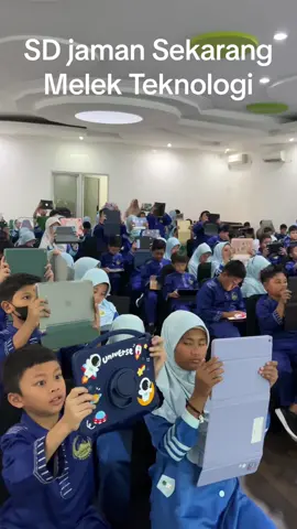 Anak SD belajar pake iPad #ipadclass #alazharcairoPalembang #teknologi 