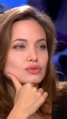 quando dão em cima de mim #angelinajolie #edit #capcut #romantic #olhar #casado #sresrasmith 