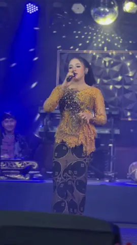 Niken salindry - Remuk atiku nompo layang undangan rabimu 😭 @niken salindry real  @SANIDY OFFICIAL ❤️ #nikensalindry #fypシ #fypシ゚viral #kembarcampursari 