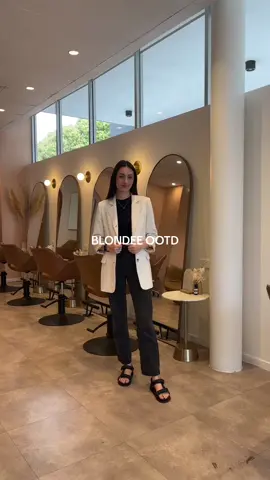 Blondee OOTD 💅🏻 and a little get to know us! #blondee #brisbaneblondespecialist #blondespecialist #brisbane #brisbanehairdresser #hairstylist #grwm #OOTD #outfits #salon 