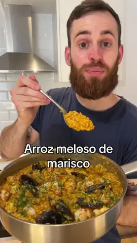 Arroz meloso de marisco 🦞  INGREDIENTES: - 1 sepia - 1 cebolla - 4 tomates - 2 cucharaditas pimenton - 1 pellizco de azafrán  - 6 gambones - 1 cebolla - 2 tomates - 1 cucharada de sofrito - 2l caldo de pescado - 400g arroz - 1,5l caldo de marisco - Mejillones #homemadefood #fyp #foryou #parati #newrecipe #videorecipe #clasesdecocina #profesordecocina 