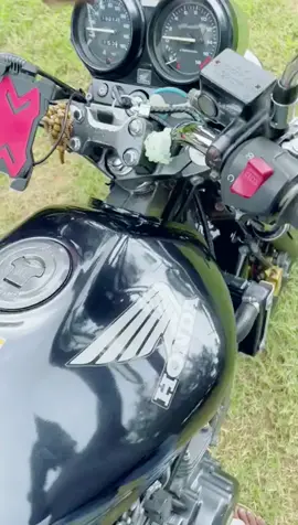 Honda Hornet Sound🎧❤️ #Honda #hornet #hornet250 #hornet250lover🐝🥰 #hornet250cc  #srilanka #srilankan_tik_tok🇱🇰 #trending #bike #trendingvideo #viralvideo #status #shortfilm #whatsappstatus #sound #sounds #scproject #exhaust #exhaustsound 