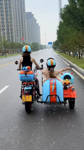 Cute moto girl 😘❤️#bubblemachine #moto #motogirl #bikegirl #motorcycle #motorbike #motolife #bikelover #tiktok #fyp 