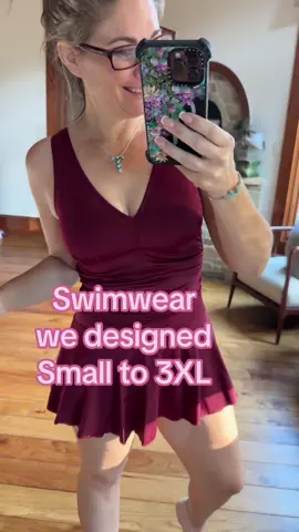 Sizes small to 3XL. Please check out all our photos of different size women and also our customer reviews! This is a true tonsize fit. If you have a very long torso you can size up one or boobs bigger then a DDD you could also go up one size. Comfort fit! #swim #swimwear #beach #swimmingpool #swimsuit 