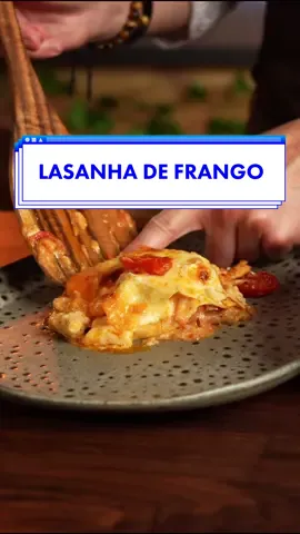 Hoje vamos fazer uma lasanha, mas é uma lasanha especial por que é uma lasanha de frango que para mim é a melhor que há! Experimenta que vais gostar!  🍅 LISTA DE INGREDIENTES:  Molho de tomate:  - 1 cebola media picada  - 2 tomates maduros  - Cerca de 100 ou 150 gr de passata de tomate  - Sal e pimenta  Molho Bechamel:  - 50 gr manteiga  - 50 gr farinha - 500 ml de leite  - Sal, pimenta e noz moscada Lasanha: - 500 gr Peito de Frango - Massa de lasanha  - Molho de tomate  - Molho bechamel  - Queijo Parmesão  - Queijo mozarella ralado  - 1 uni. mozarella fresca  - Tomate cherry  - Azeite, sal e pimenta  - Cerca de 100 ml de vinho branco  #lasanha #lasanhadefrango #lasanhabolonhesa #lasagna #lasanhadecarne #lasanhas #receitas #culinariaportuguesa🇵🇹 #cozinhar #culinaria #terapianofogo #terapianofogo🔥 #receitasportuguesas 