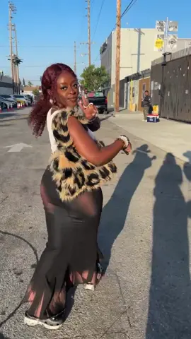 the girls that get it..  skirt: @FINESSE  tank: @H&M  shoes: @Crocs  bag: @Urban Outfitters  #theeabimbolabee #fashioninfluencer #Abimbola #lowrisejean 