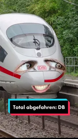 Ja gut, 15 Minuten Verspätung 🕞 pro Fahrgast🧍🏻‍♂️sind natürlich übertrieben...    ☝️Aber Fakt ist: die Deutsche Bahn kommt häufig zu spät.🥴 Der Grund ist tatsächlich der, dass viele Jahre lang gespart wurde. Und das obwohl es immer mehr Zugverkehr gibt.🚉   👉Um Geld 💶 zu sparen, wurden z.B. Strecken stillgelegt und viele Weichen abgebaut. Gerade Weichen sind aber wichtig, damit Züge einen verspäteten Zug auf der selben Strecke überholen können. 🚅🚅 👉Ohne genügend Weichen, haben gleich alle Züge auf der Strecke Verspätung.⏱️   ❗️In den kommenden Jahren soll viel Geld ins Schienennetz gesteckt werden.💶💶💶 Aber - ihr ahnt es schon - das wird erst einmal für noch mehr Baustellen sorgen🚧 und das sorgt für noch mehr Verspätungen.⏱️🙄   #unlogo #comedy #db #deutschebahn #verspätungdeutschebahn 
