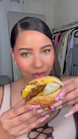 watch me CRUSH this burger from five guys🤤🍔🥰 @OLIPOP #olipoppartner #fiveguys #fiveguysmukbang #burgermukbang #baconcheeseburger #mukbang 