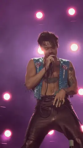 kiwi 🫠🫠🫠 #harrystyles #loveontour #loveontour2023 #lotbarcelona23 #kiwi 