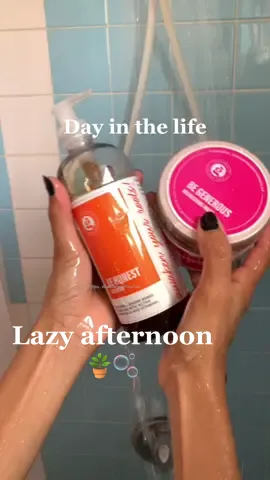 Hola amigas, feliz y bendecido viernes! 🫧 por aqui nos levantamos tarde hoy y esta bien, siempre que puedas baja la velocidad y disfruta de las cosas que te hacen feliz! 🫶🏼 #afternoonroutine #lazyday #skincare #skincareroutine #hairday #routine #cleangirl #productiveafternoonroutine #mom #MomsofTikTok #momlife 