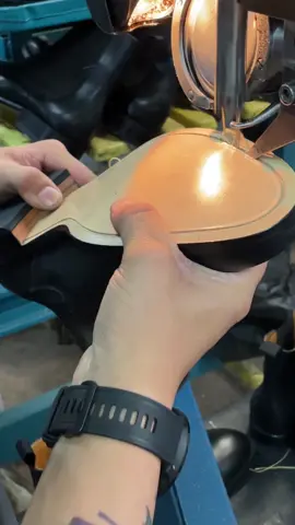 We use the Blake Stitch method to make your shoes more comfortable and lighter. And the best part of all is that they are easily resoleable🪡👞 #shoemaking #shoemaker #craftsmanship #boot #leatherboots #leathercraft #blakestitched 