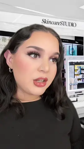 Magbe AI robots would be good in these situations, since they know everything 🤭🤔 #greenscreen #satire #satirecomedy #karen #justjokes #justjoking #retail #retailproblems #itsajoke #alljokes #viraltiktok #viralvideo #viralskit #foryou #fyp 