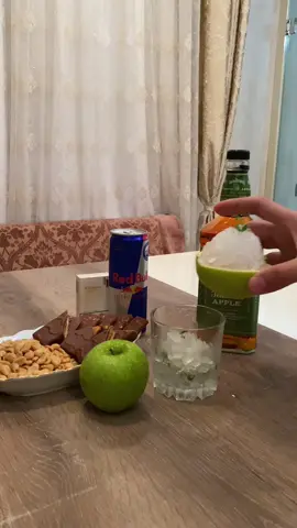 -Dünyanın Bu üzünü içdiklərimiz gözəlləşdirir. Yeyin için kef eliyün🥂@Asgar Garayev #CapCut  