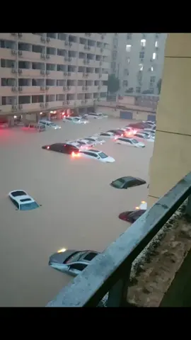 Ô tô ngập nước 