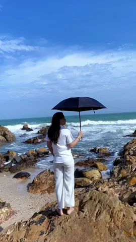 “ Hãy cố gắng thắp lên một ngọn nến còn hơn cứ ngồi nguyền rủa bóng tối”#binhthuan86 #giadinhbaoanh #bienbinhthuan #lagang 