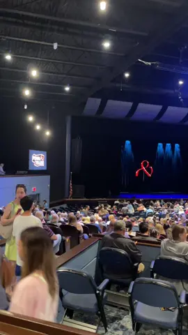 Didnt get to meet them but seeing their show was a once in a lifetime opportunity and im so glad i got it! 🥰❤️ #pennandteller #foolus #fyp #foryou #foryoupage 