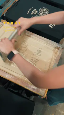 TWOWHEELS รถคู่ใจผ้าคอตตอน 100% 🏍️ งานสกรีนของทางร้าน Vintage Factory จะเป็นการสกรีนแบบ ซิลค์สกรีน จะได้สีที่สดและคงทนมาก ฟีลแบบเสื้อวินเทจที่ใช้ไปหลายปีลายสกรีนก็ไม่หลุดไม่ลอก #วินเทจ #vintage #วินเทจ90s #เสื้อวินเทจ #เสื้อยืด  #ซิลค์สกรีน 