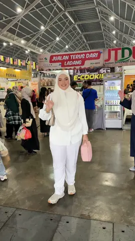 Alhamdulillah harini hari ke 3 kami berada si Malaysian fest di Changi Singapore Expo Hall 5, Kami telah bermula dari 10 Pagi hingga 10 malam & esok hari terakhir. Jangan lepas kan peluang anda … Btw ade info salah tadi. Esok kekal sampai 10Malam tau. Bukan 5pm … NIASE MANUFACTURING SDN BHD Akan berada di 👇🏼 BOOTH NO: K1 ,K2 & J 1 , J2  Event: Malaysia Fest 2023 Date: 27 - 30 July 2023 Venue: Singapore Expo, Hall 5 Time: 10am - 10pm Free Admission