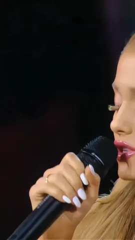 @arianagrande ♥️ Love Me Harder.♥️ #LoveMeHarder #victoriassecretfashionshow #arianagrande #arianators #arianator #ariana #reels__tiktok #stanarianagrande #reels #viral