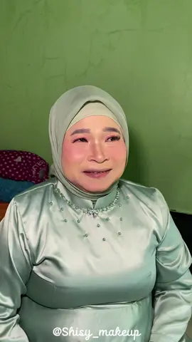 Ibu Pendamping Wisuda💚 #fyp #makeupjogja #makeupwisudajogjamurah #makeupjogjamurah #makeuppendampingwisuda 