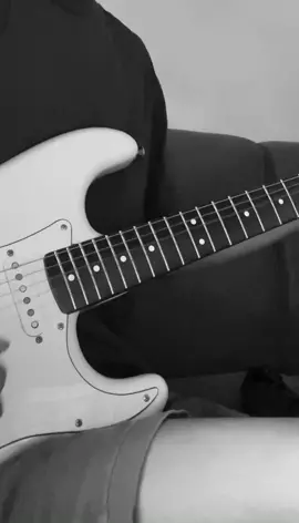 Mau nya sih jadi milikmu eaa #akumilikmu #dewa19 #guitarcover #guitarelectric #guitartok #fyp 