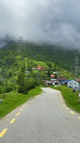 Eutai sahara timro maya ko,💚🍀🌧️📍SINDHUWA,CHITRE dhankuta #fypシ゚viral #foryou #foryoupage #tiktoknepal #trending #nature #monsoon #explorenepal #travelnepal🇳🇵 