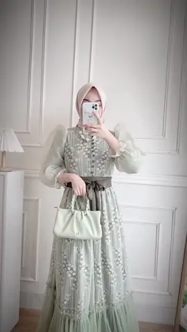 Dres brukat mewah 100rb an 🥰 @Putri Kamila 🌷 @Putri Kamila 🌷 @Putri Kamila 🌷 #dreskondangan #dresmewah #ootddresshijab #maxicasandradresspesta 