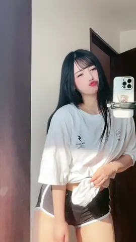 さぁ男子たち！女の子の露出が増える最高の季節が来たよ👍🏻