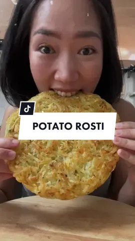 Potato rosti but make it crispyyyy! with emerald set @Steincookware  • Granite coating Jerman • Bakelite wood handle • Casserole 24cm + Frypan 24cm • Silicone ring lid + steam indicator BAHAN: • 5 Buah kentang • 4sdm tepung maizena • 1sdt garam • 2 sdt kaldu jamur • Lada secukupnya #potatorecipes #potatorosti #potatopancakes #crispypotato #resepkentang #reseprumahan #resepmudah #steincookware #banggapakaistein #emeraldsetsteincookware 