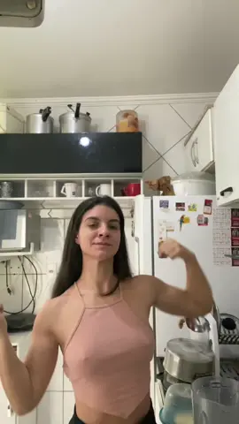 Mini vlog da manhã fazendo hipercalórico natural 🥝💜🍓🍇 . . . . . #vitamina #hipercalorico #saúde #treino #dieta #dietacalorica 