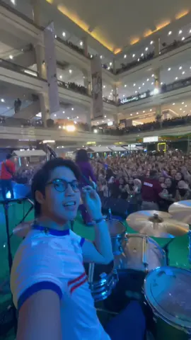 Emang masih pada hafal ya lagu ini?? 🤔 Matur Nuwun, Jogjakarta! ISTIMEWA!  #fyp #elrumi #theluckylaki #superman #alghazali #duljaelani #yogyakarta #live 