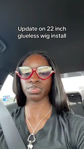 Glueless wig review #amazonwigreview #gluelesswigs #wiginfluencer #adjustableband #smallheadfriendlywigs 