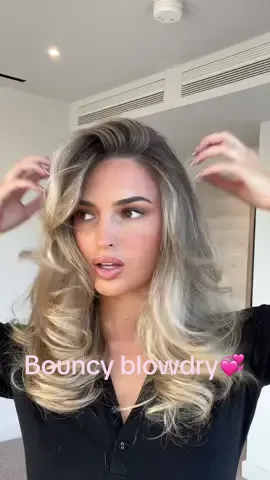 Bouncy blow 🤌🏻🤌🏻🤌🏻 #hair #hairhack #blowdrytutorial #bouncyblowdry #bouncyblowout 