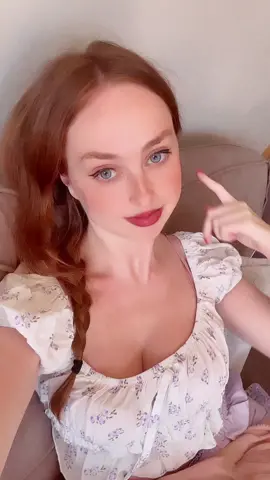 DJ!! Dance party time #gingergirl #redhairgirl #naturalredhead #redheaded #redheadsdoitbest #pelirroja 