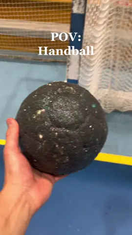 Usually not this dirty tho!😅 #handball #handballplayer #handballguy #glue #resin #sticky #stickyball #satisfying #satisfyingvideo #satisfyingsounds #asmr #asmrvideo #asmrsounds 