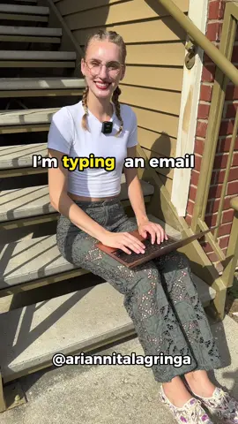 Typing 💬 vs Writing ✍🏼 #ariannitalagringa #holasoyariannita #ingles #aprende #inglés #learnenglish #english #inglesonline #englishteacher #mexico #venezuela #colombia #argentina #chile #españa #inglesfluido #aprenderinglesrapido #englishgrammar #cursoinglesonline #humor #comedy #fun #funny #divertido #reelsinstagram #reelsviral #reelsinsta #reel #reels