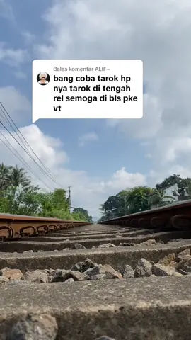 Membalas @ALIF~ keretanya terlalu ngebut friend  #keretaapi #keretaapiindonesia 